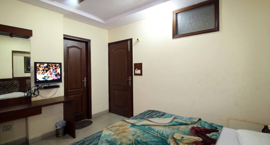 New Oxford Palace, New Delhi 2